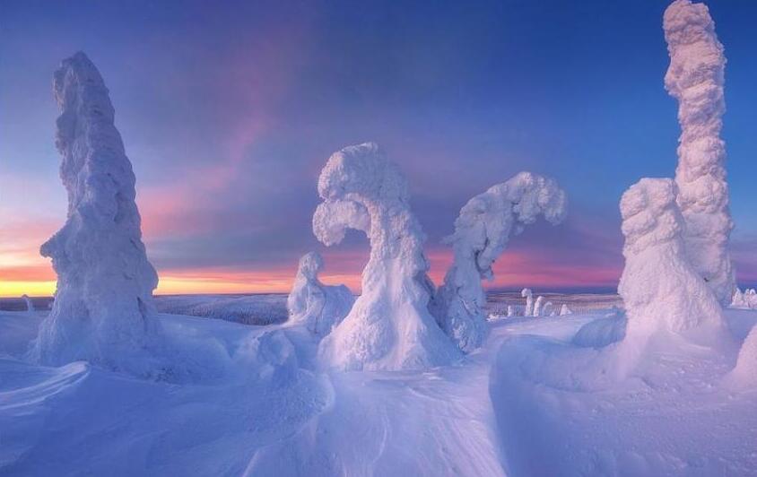 摄影师拍摄北极圈罕见“雪树”奇观 恍如外星世界