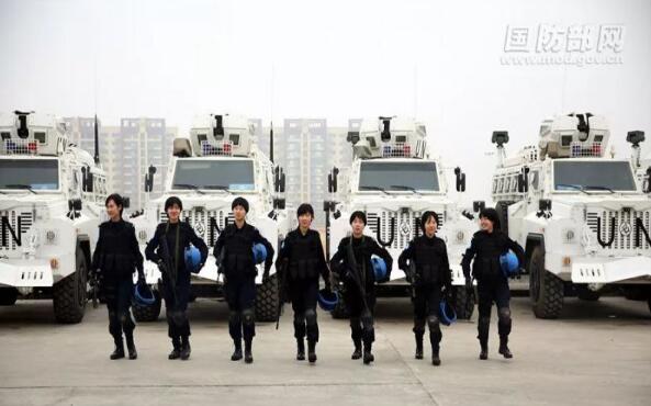 临大学姐入选维和警队，定妆照堪比《红海行动》