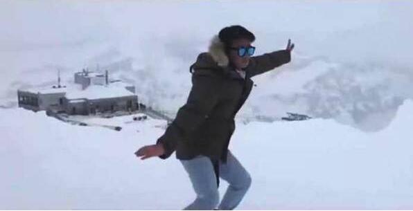 王宝强雪山上打拳侠气十足 网友：不愧自幼习武