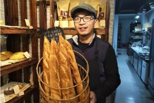 看浙大医学硕士卖面包，不妨摘掉标签