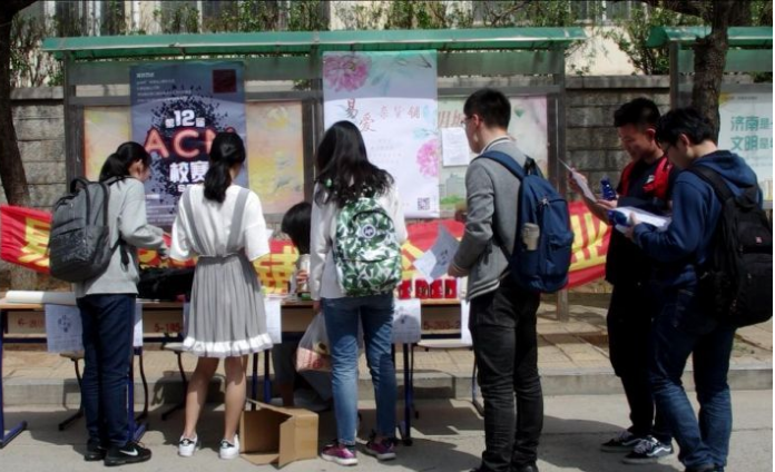 山东大学唐仲英爱心社“扶瑶计划”之“易爱杂货铺”开张剪彩